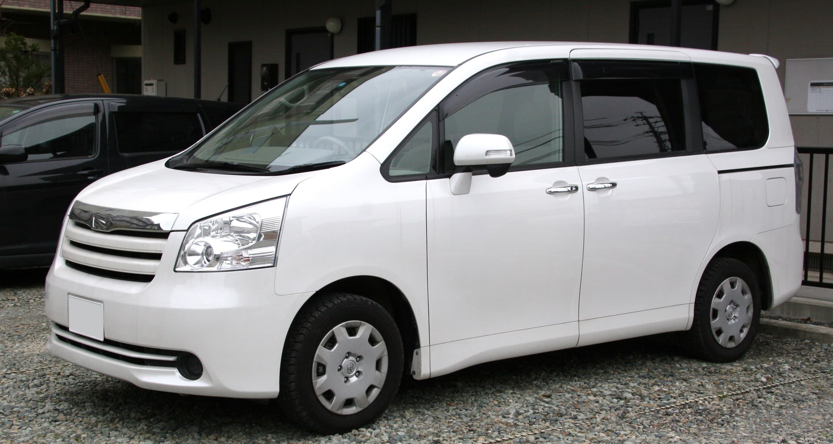 Noah microbus